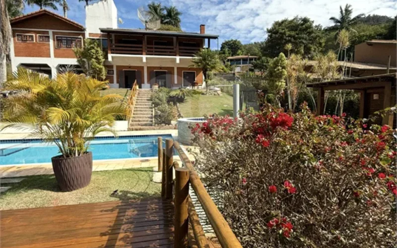 Casa à venda com 2 suítes no condomínio Capela do Barreiro, Itatiba - SP