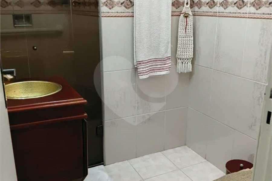 Sobrado em condomínio fechado com 3 dormitórios e 100m2