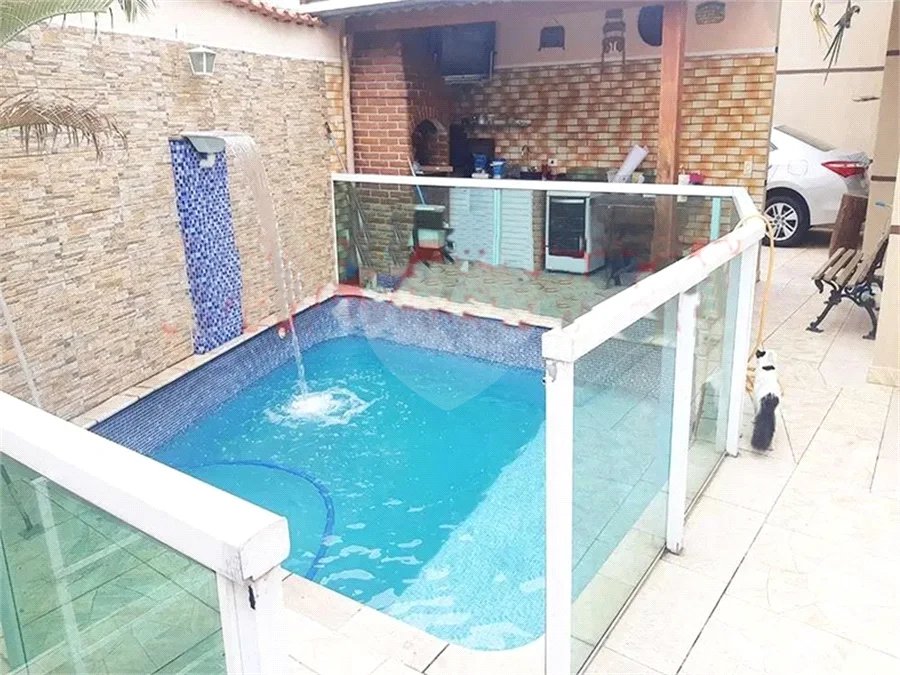Sobrado Moderno à Venda na Pedra Branca, 3 Dormitórios, 1 Suíte, Piscina