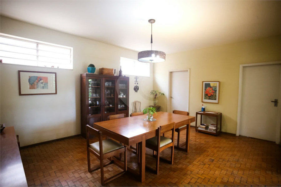 Casa à venda com excelente localização comercial