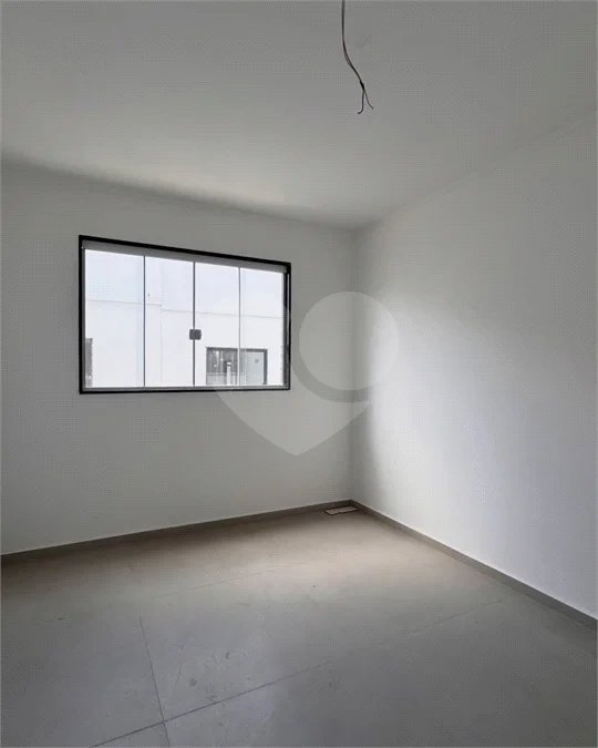 Casa duplex com 4 quartos, piscina e área gourmet, em condomínio com lazer completo e localização estratégica ao lado do Park Shopping.