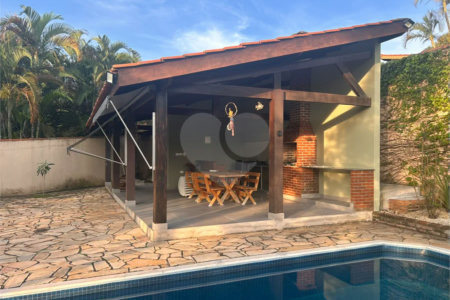 Casa à venda ou para alugar com 3 quartos, sendo 1 suíte, no condomínio Recanto Florido, Vinhedo - SP