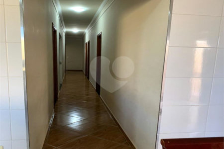 Casa à venda com 4 quartos, sendo 1 suíte, em Jardim Cruzeiro do Sul, São Carlos, SP