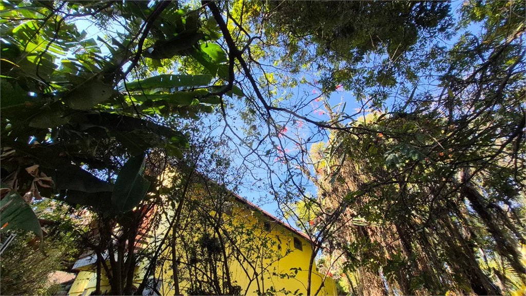 Casa com Piscina, Sauna e Edícula em Rua Arborizada no Tremembé