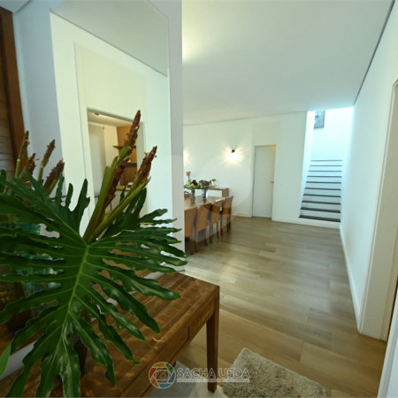 Indaiatuba - SP - Condomínio Helvetia Park - 490 m² Terreno - Sobrado com 307 m² de Área Construída - Escritório com móveis planejados - Sala de estar e jantar ampla e integradas - Cozinha planejada completa, com eletrodomésticos (cooktop, forno, coifa, geladeira, microondas) - Lavanderia