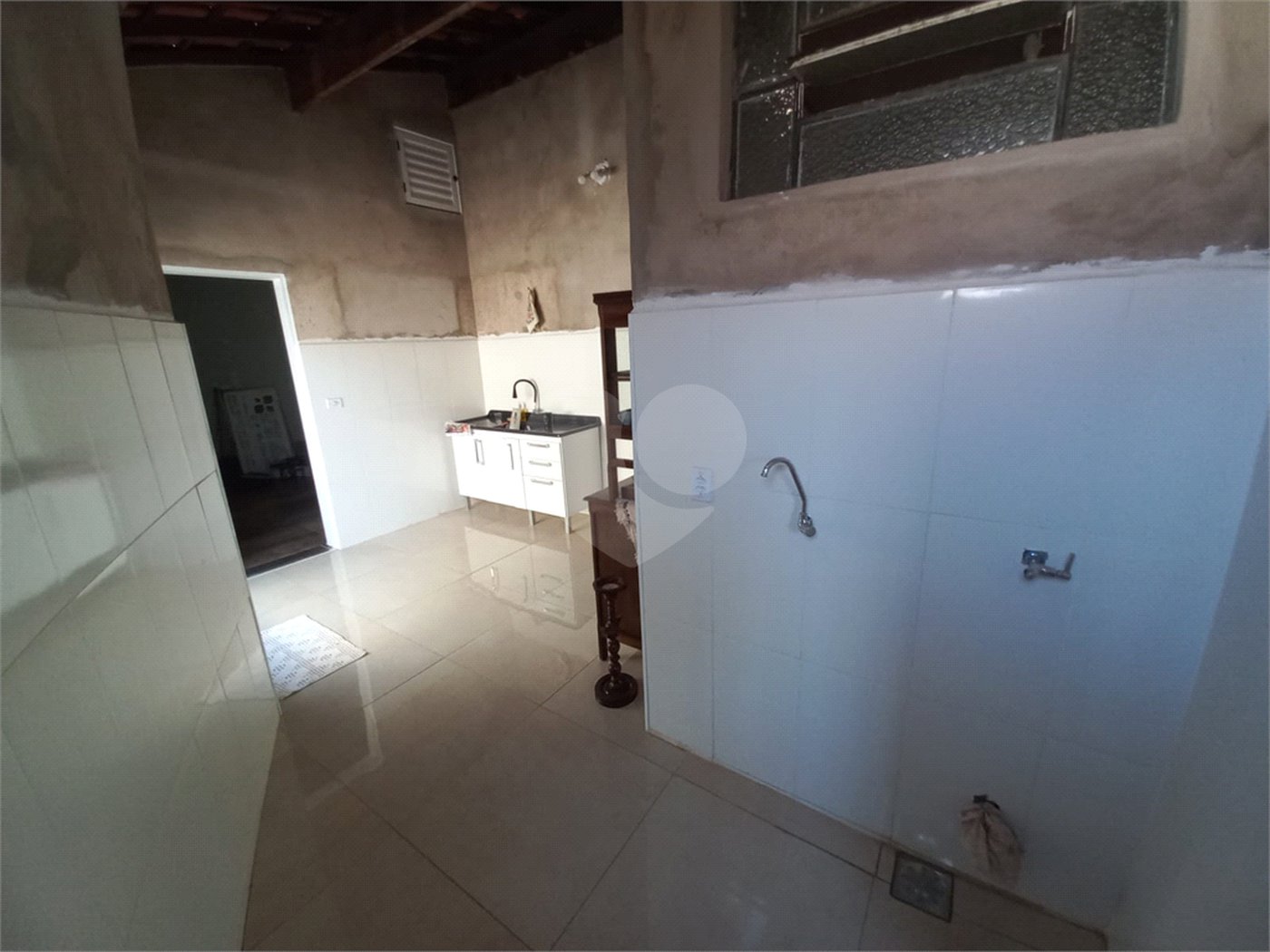 Casa térrea com 2 dormitórios.