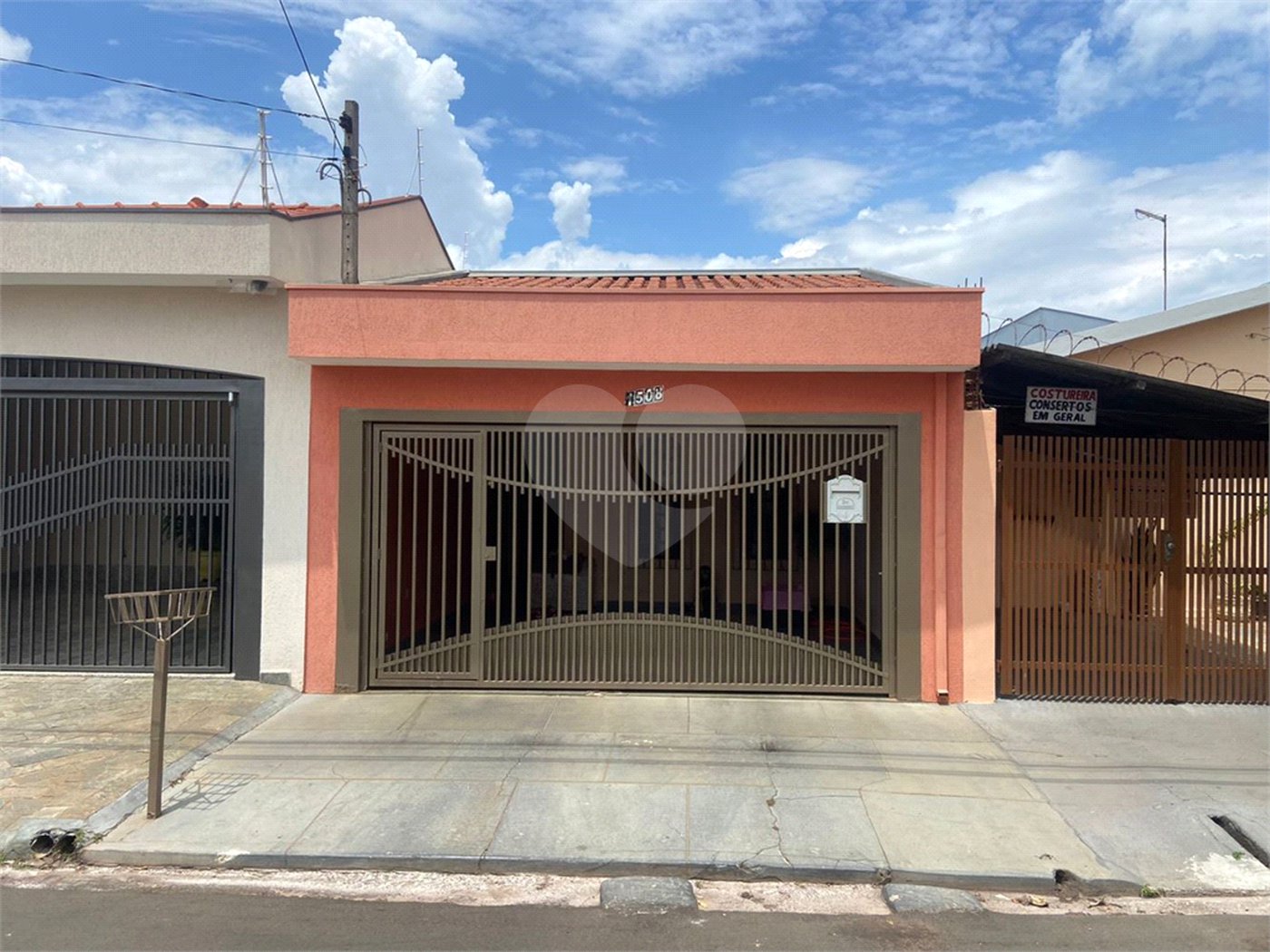 Casa térrea no Jardim Beatriz.