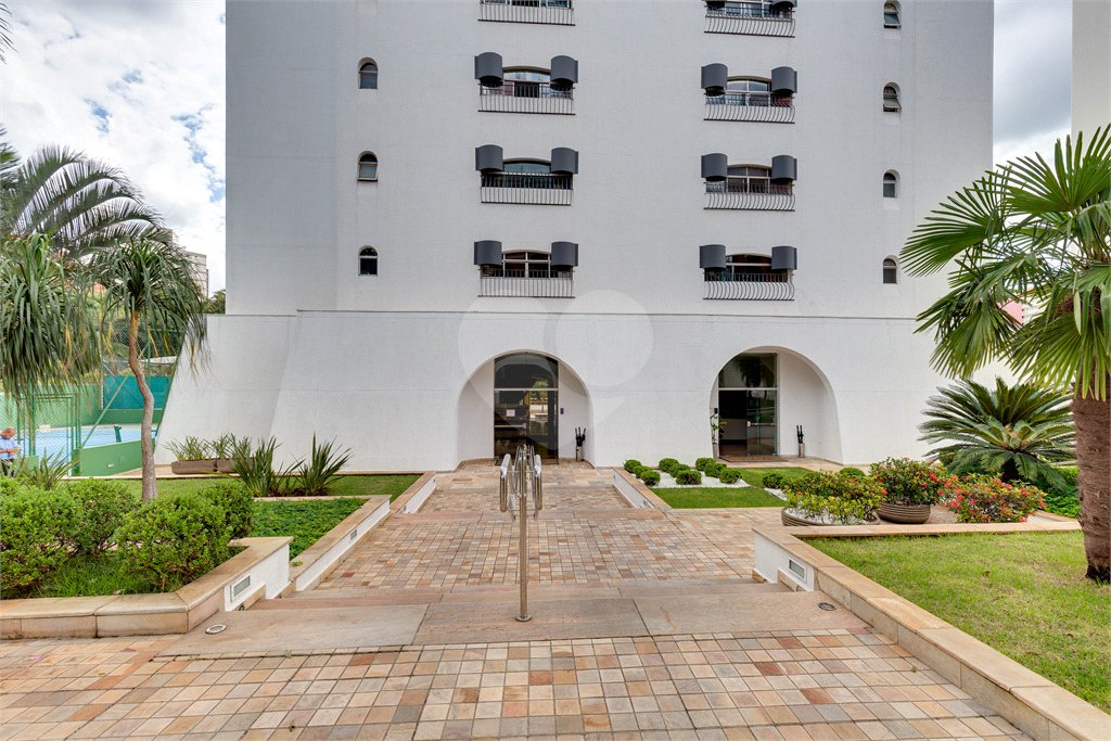 Apartamento à venda com 3 suítes em Real Parque, São Paulo, SP
