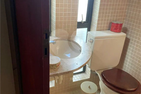 Casa à venda, 742 m², com piscina, 5 suítes, em Embu das Artes