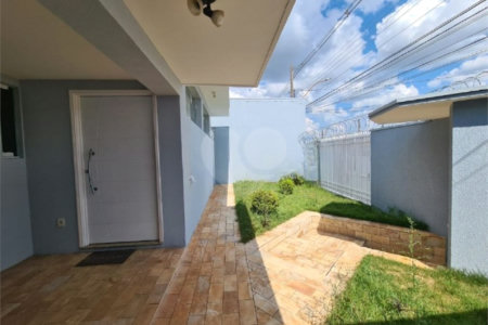 Casa à venda com 3 dormitórios, sendo 1 suite e ampla área de lazer no Jardim Brasil