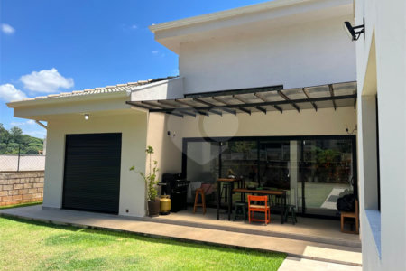 Casa térrea à venda no Condominio Vila Hípica em Vinhedo-SP.