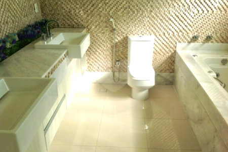 Indaiatuba - Casa no Condomínio Amstalden - Sobrado - 4 suítes - 2 banheiros sociais - Piscina aquecida com Hidro - Móveis planejados - 334,89 de obra - 370 construção com a piscina - IPTU 513,00 - Condomínio 1091,00 - Condomínio com salão de festa - Quadra de futebol - Lago para pescas