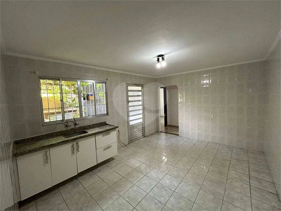 Casa à venda na Vila Galvão, com 210 m²