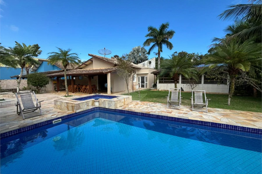 Casa à venda com 4 quartos, sendo 3 suítes,  em Morada da Praia, Bertioga, SP