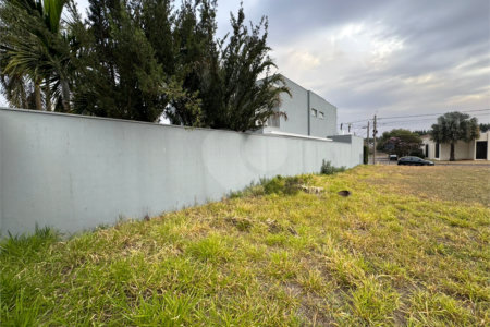 Terreno á venda, no Residencial Damha I, em São Carlos.
