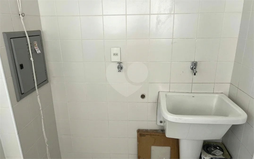 Excelente apartamento de 3 dormitórios, sendo uma Suíte e 2 vagas de garagem.