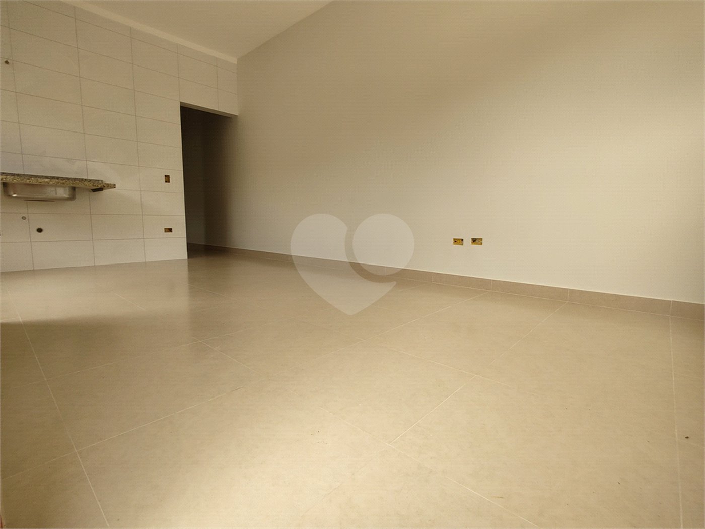 Casa térrea em Atibaia com 3 suítes, sala 2 ambientes, 2 vagas garagem, excelente localização, pronta para morar