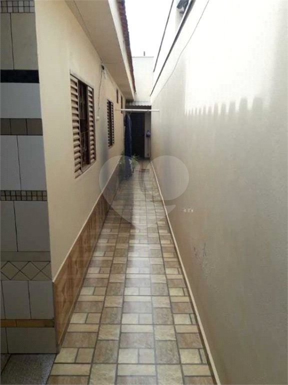 Casa térrea para venda, com 2 dormitórios, sendo 1 suíte.