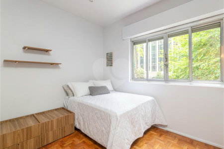 Excelente oportunidade para reformar e ficar com o apartamento dos seus sonhos!