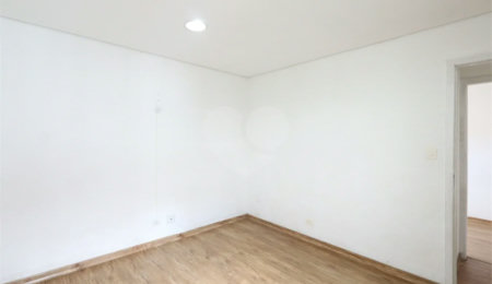 Casa à venda com 3 quartos, sendo 1 suíte,  em Vila Mariana, São Paulo, SP