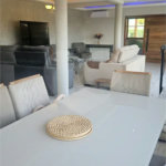 Indaiatuba- condominio Vale das Laranjeiras - Itaici - Terreno 3040,00 ms- construida 220ms - 3 dormitórios, sendo 2 suítes e uma suíte master com closet, além de uma sala ampla com 3 ambientes, Cozinha planejada,, campo de futebol/vôlei, Area de lazer com piscina, espaço gourmet com churrasque