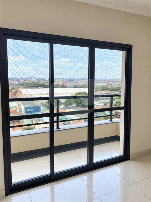 Cobertura de 255 m² com 3 dormitórios, 1 suíte, cozinha planejada, 2 vagas e área gourmet com churrasqueira.