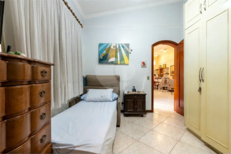 Casa a venda no Planalto Paulista, 2 suítes, 4 vagas, 230 m², quintal e localização privilegiada