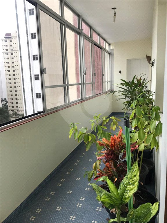 Apartamento de 345m2, 1 por andar.4 dormitórios (sendo 1 suite e 1 closet).