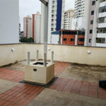 Linda cobertura Duplex om 3 dormitórios, sendo uma suíte com armários e ar condicionado e 2 vagas .