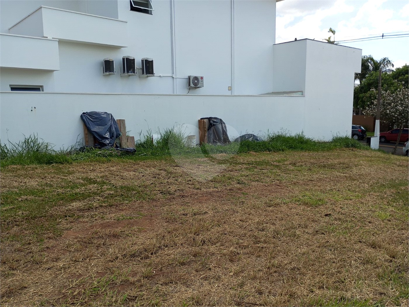 Terreno para venda no condomínio de alto padrão DAMHA II