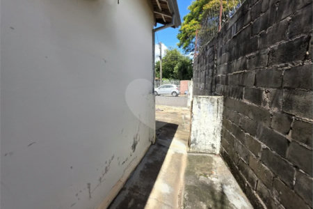 Casa térrea à venda com amplo quintal e grande potencial na Vila Nery