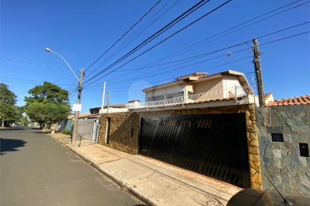 Casa/sobrado para venda com piscina no Santa Felícia Jardim