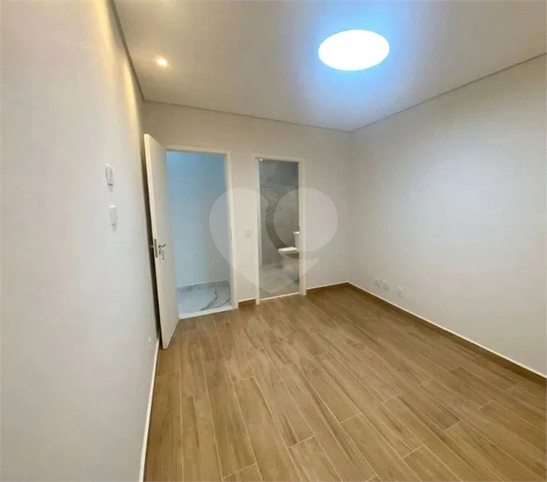 Casa à venda no bairro Dos Casa, em São Bernardo do Campo, com 280 m², 4 dormitórios, 3 suítes, 4 vagas, hidromassagem e fácil acesso às principais rodovias.