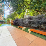 Apartamento para locação com 2 dormitórios, sendo 1 suíte com 02 vagas, totalmente climatizado nos 3 ambientes