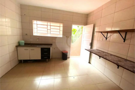 SOBRADO PARA VENDA OU LOCAÇÃO EM PERDIZES COM 3 DORM E 2 VAGAS DE GARAGEM