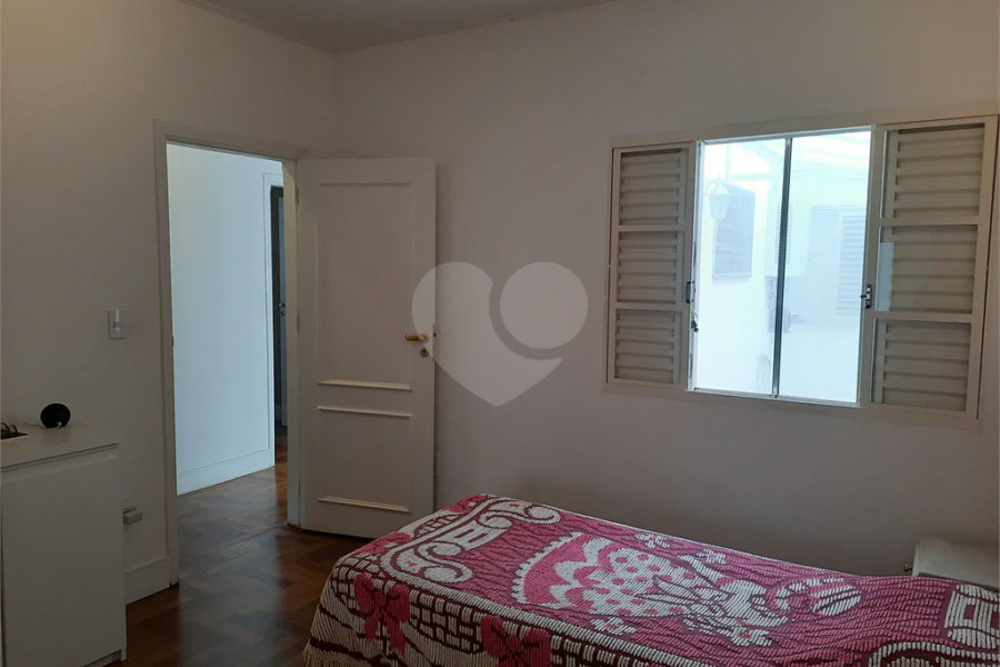 casa térrea na Vila Romana, 07 vagas de garagem, 4 quartos,, sendo 1 suíte amplo quintal.