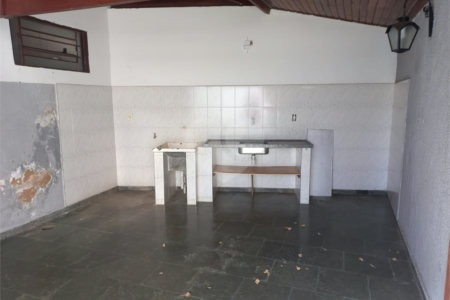Casa térrea para venda ou locação no Parque Estancia Suíça.