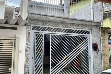 Sobrado de 150m2 com 4 dormitórios e 1 vaga à venda na Chácara Inglesa