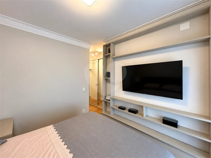 Apartamento de 127 m² em andar alto, com vista livre, 3 suítes planejadas, sacada gourmet envidraçada, 2 vagas e lazer completo, próximo ao Shopping Golden Square e à Avenida Kennedy.