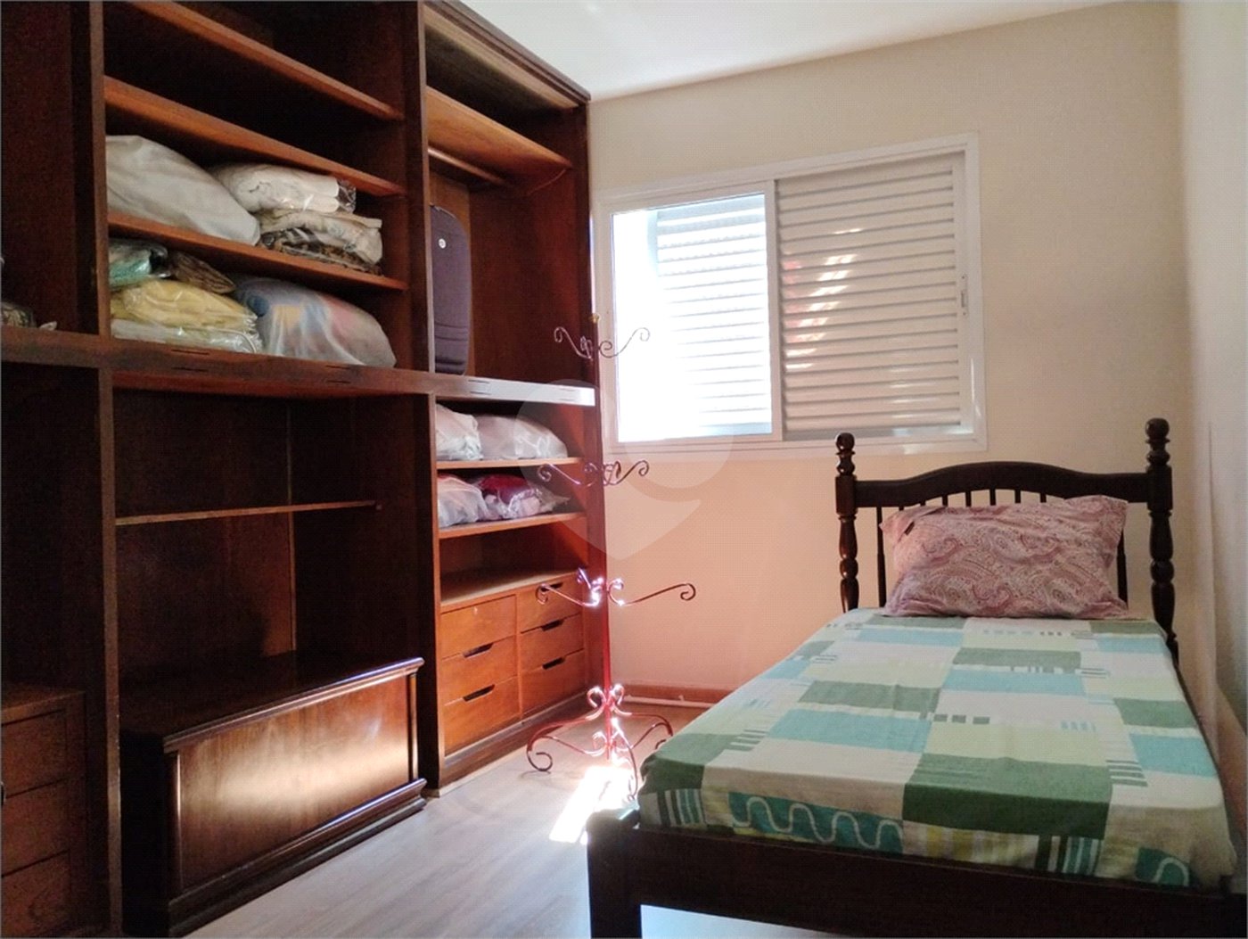 Vende-se apartamento no Jardim Aeroporto com 03 dormitórios