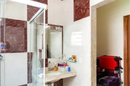 Sobrado à venda no Ipiranga de 140m² com 4 suítes e 3 vagas.