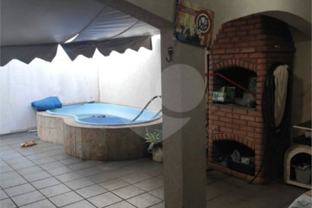 Casa térrea no Santa Felicia.