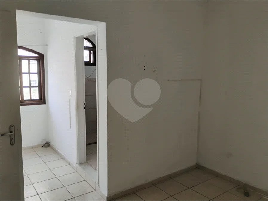 Vende-se sobrado de 3 andares na Vila Santa Catarina