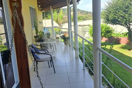 Casa Ampla com 5 Dormitórios, Piscina e Lazer Completo em Terreno de 1.260 m²