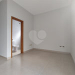 Casa térrea em Atibaia com 3 suítes, sala 2 ambientes, 2 vagas garagem, excelente localização, pronta para morar