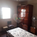 Ampla casa no condomÍnio Parque Fehr, contendo: