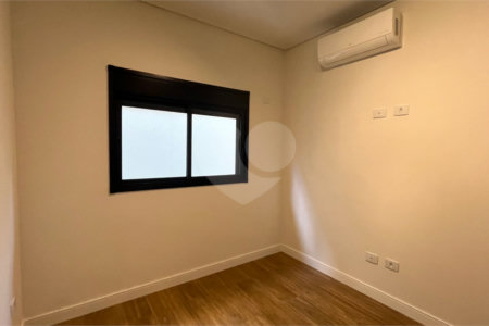 Casa Terrea com 3 suítes a Venda em Atibaia