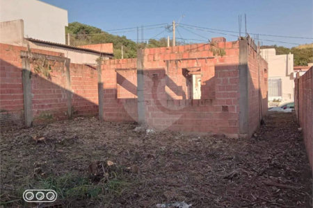 Terreno contendo 250,00 m² de área total.