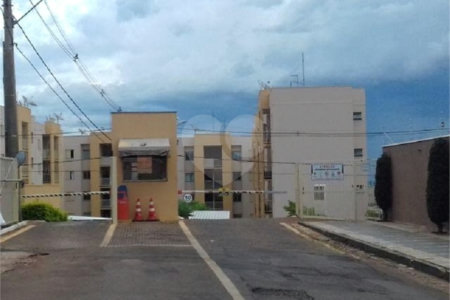 Apartamento no Condomínio Residencial Jardim das Torres.