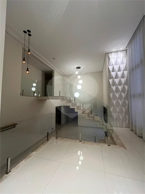 Casa de Alto Padrão à Venda – Condomínio Terra Magna | Indaiatuba/SP - Sofisticação, conforto e funcionalidade. Este magnífico sobrado possui 300 m² de área construída em um terreno de 420 m², com ambientes amplos, integrados e acabamentos de alto padrão. Destaques do imóvel - 4 dormitórios, sendo 3